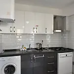 Sahil Apartman *